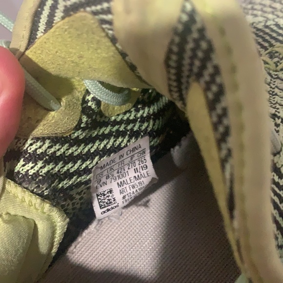 Yeezy 350 - Picture 2 of 4